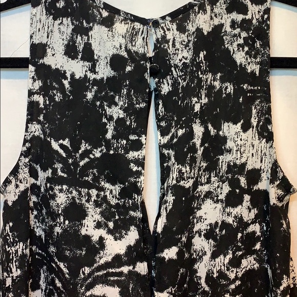 Silence and Noise Sleeveless Blouse - Picture 5 of 7